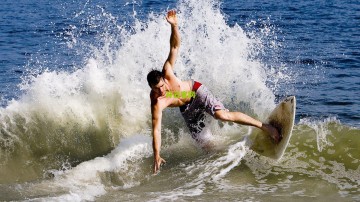 门兴主场四球横扫奥格斯堡，塔巴科维奇双响闪耀普鲁士公园